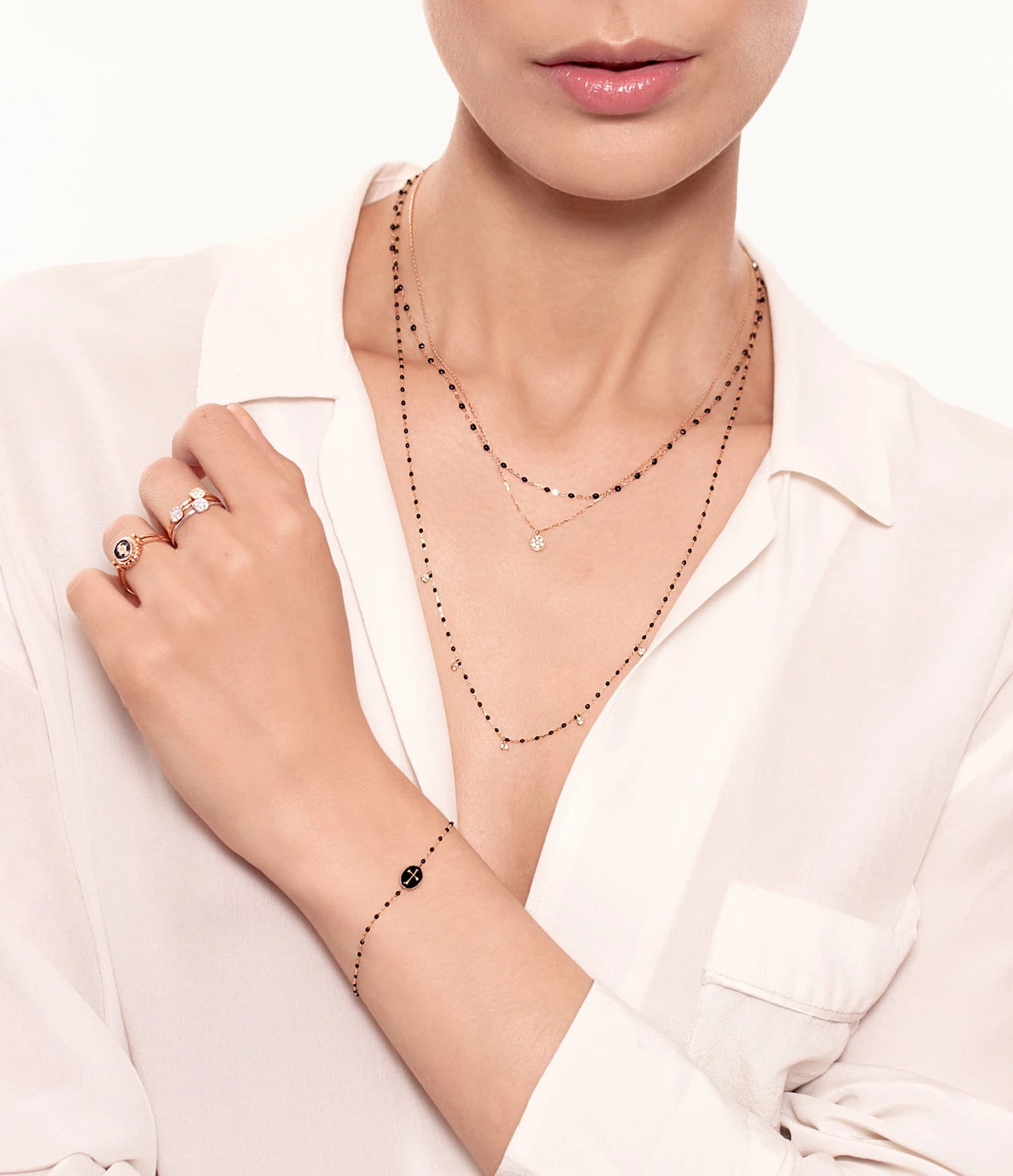GIGI CLOZEAU Collier 5 Diamants Mini Perles Résine Or 10 GIGI CLOZEAU Collier 5 Diamants Mini Perles Résine Or – Image 8