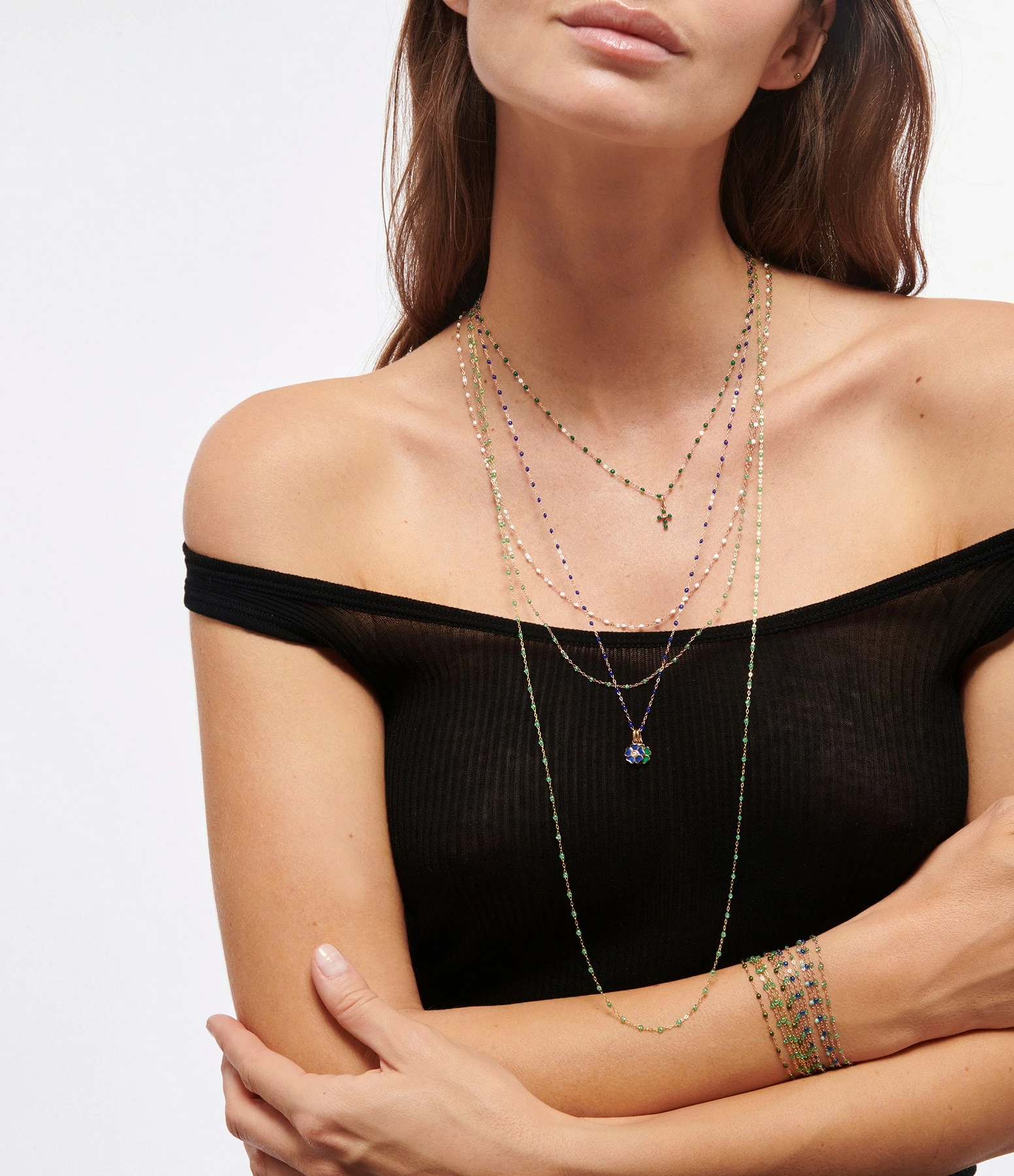 GIGI CLOZEAU Pendentif Croix Perlée Résine Diamants Or Rose 6 GIGI CLOZEAU Pendentif Croix Perlée Résine Diamants Or Rose – Image 4