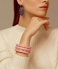 Aurélie Bidermann Jonc Diana Rose Pâle 11 Aurélie Bidermann Jonc Diana Rose Pâle -Boutique Gigi Clozeau diana pink twisted bangle 1