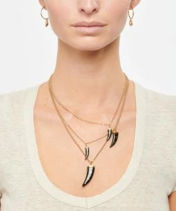 Isabel Marant Collier Aimable 4 Cornes Buffle Noir 7 Isabel Marant Collier Aimable 4 Cornes Buffle Noir -Boutique Gigi Clozeau imarc look20201127 183 1 1