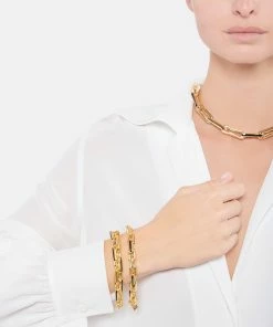 LAUREN RUBINSKI Bracelet Small Émail Noir Or Jaune 9 LAUREN RUBINSKI Bracelet Small Émail Noir Or Jaune -Boutique Gigi Clozeau laure look20211019 245