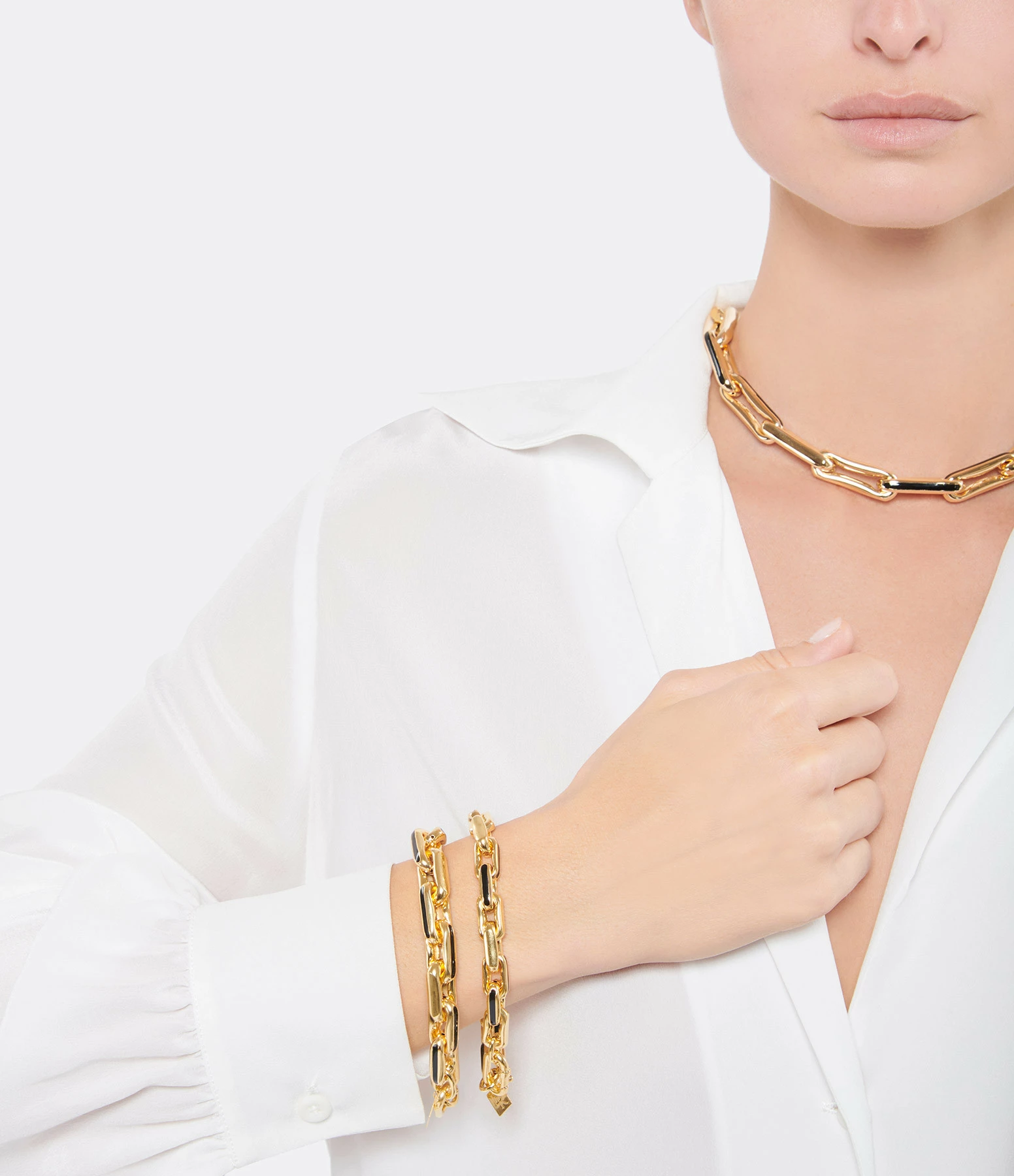LAUREN RUBINSKI Bracelet Small Émail Noir Or Jaune 6 LAUREN RUBINSKI Bracelet Small Émail Noir Or Jaune – Image 4