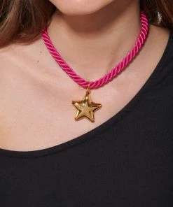 Timeless Pearly Collier Étoile Satin Rose -Boutique Gigi Clozeau timel look20230104 291