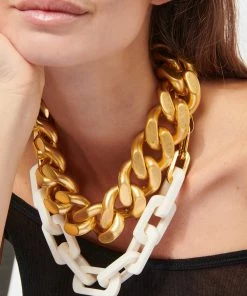 VANESSA BARONI Collier Edge Blanc Doré 7 VANESSA BARONI Collier Edge Blanc Doré -Boutique Gigi Clozeau vbaro look20221026 164